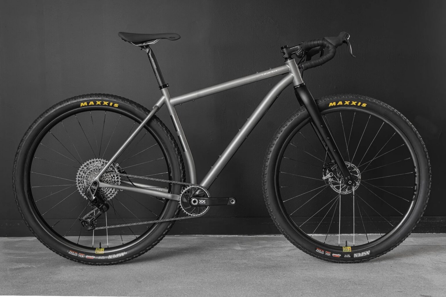 studio image of the Twin Six 3X2 built up with drop bars