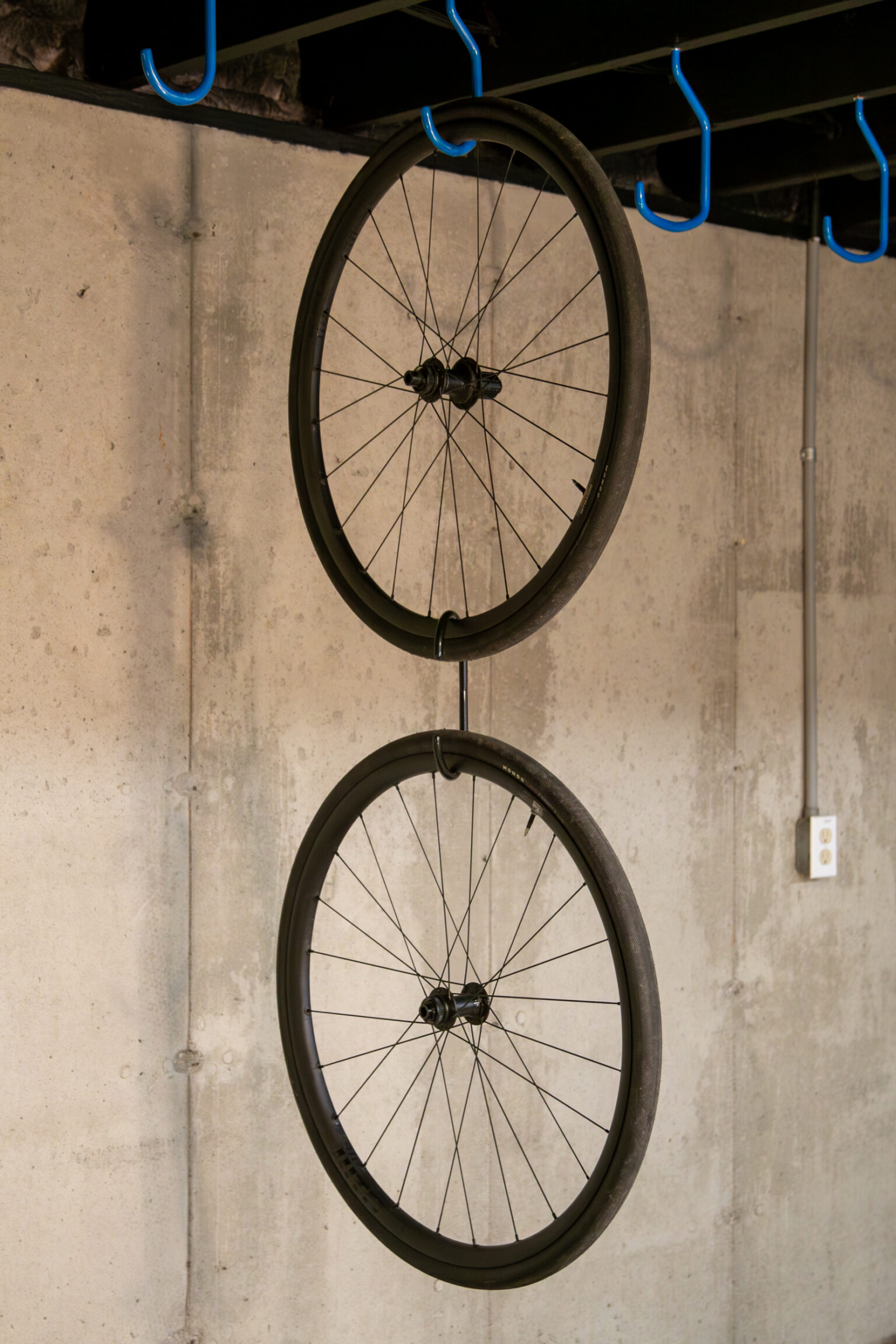 Cycleslide double hook for wheels