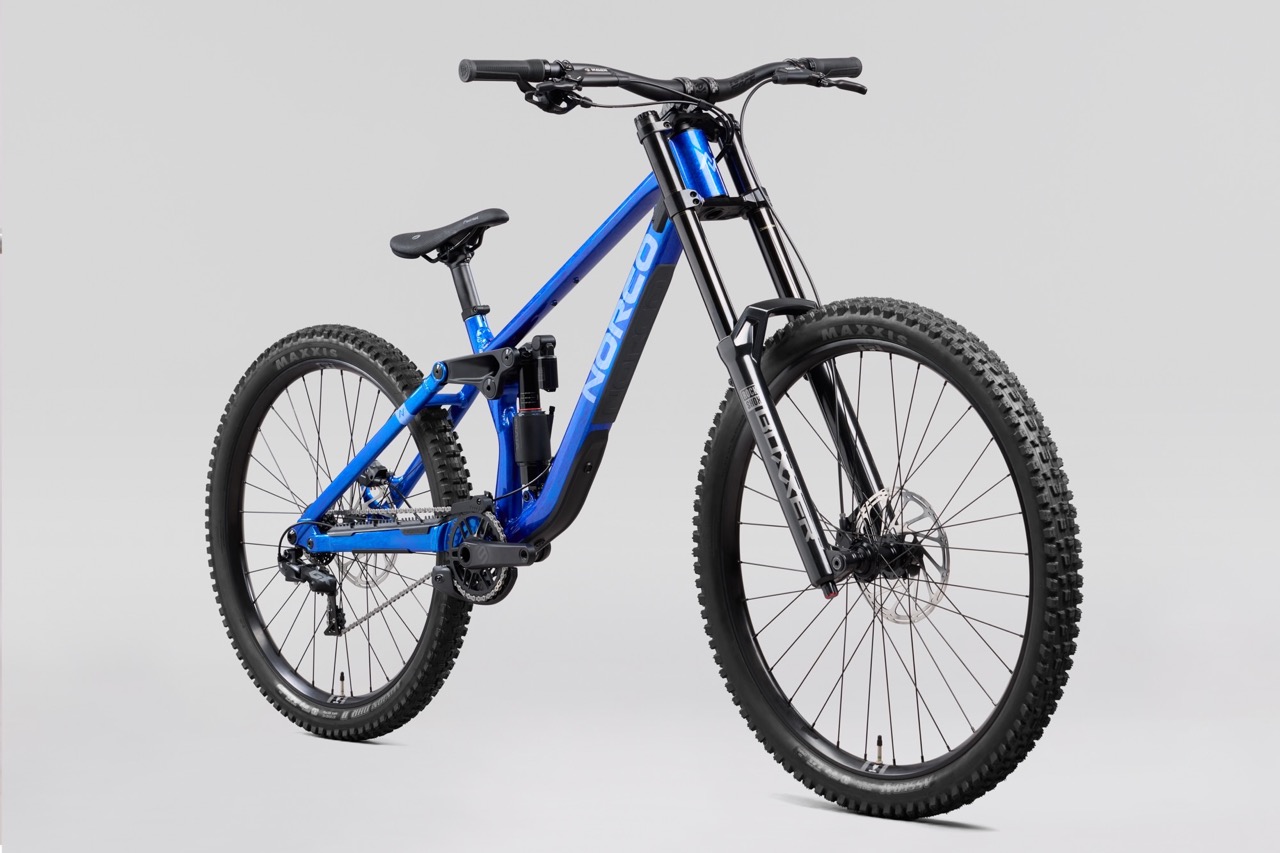 studiebillede af Norco Torrent DH - A1 komplet bygget i Floating Blue