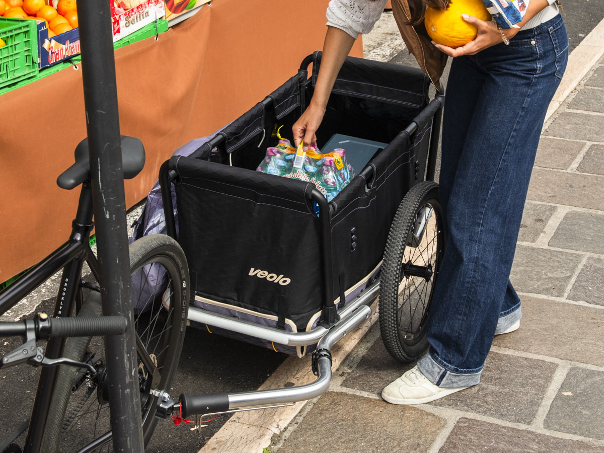 Veolo Trailer 2.0 is a lightweight, high-performance, active-suspension bicycle cargo trailer: Cargo Box