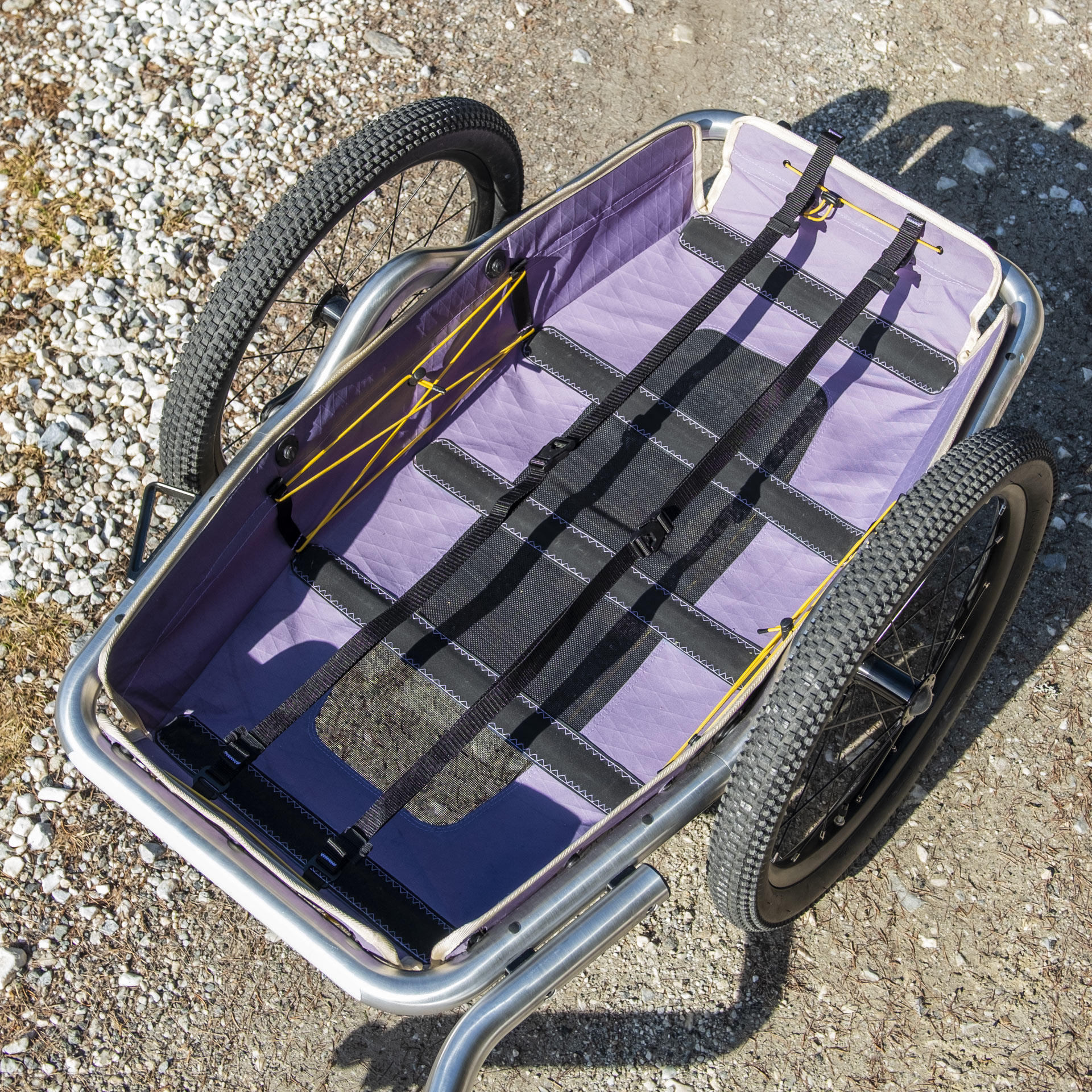 Veolo Trailer 2.0 is a lightweight, high-performance, active-suspension bicycle cargo trailer: fabric platform