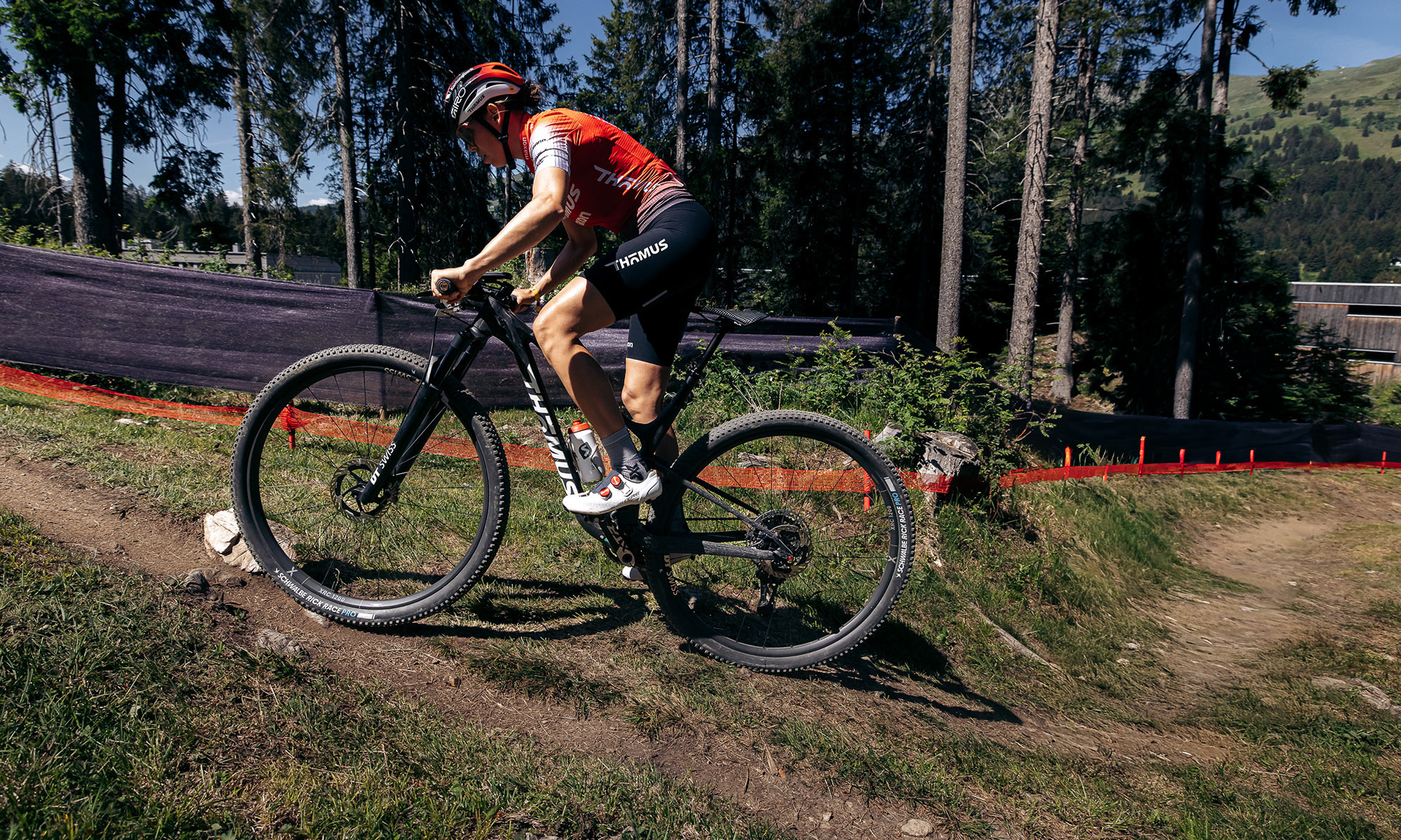 prototype 32" Thömus Lightrider R4 World Cup XC racercykel testet i Lenzerheide, Thoemus Thomus langrendscykel, Alessandra Keller træning
