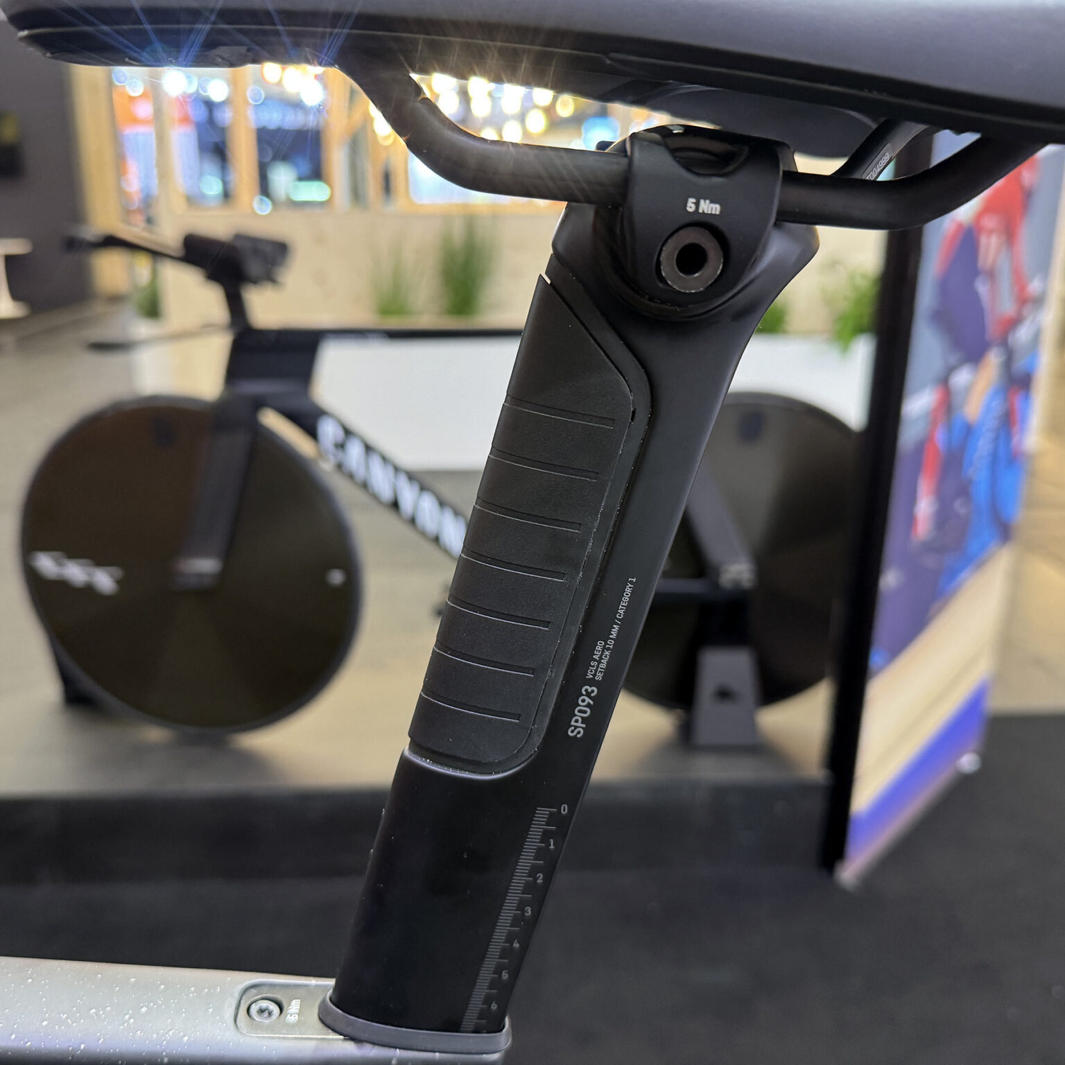 2026 Canyon Grail CFR helt ny aero gravel cykel: komfort VCLS Aero sadelpind