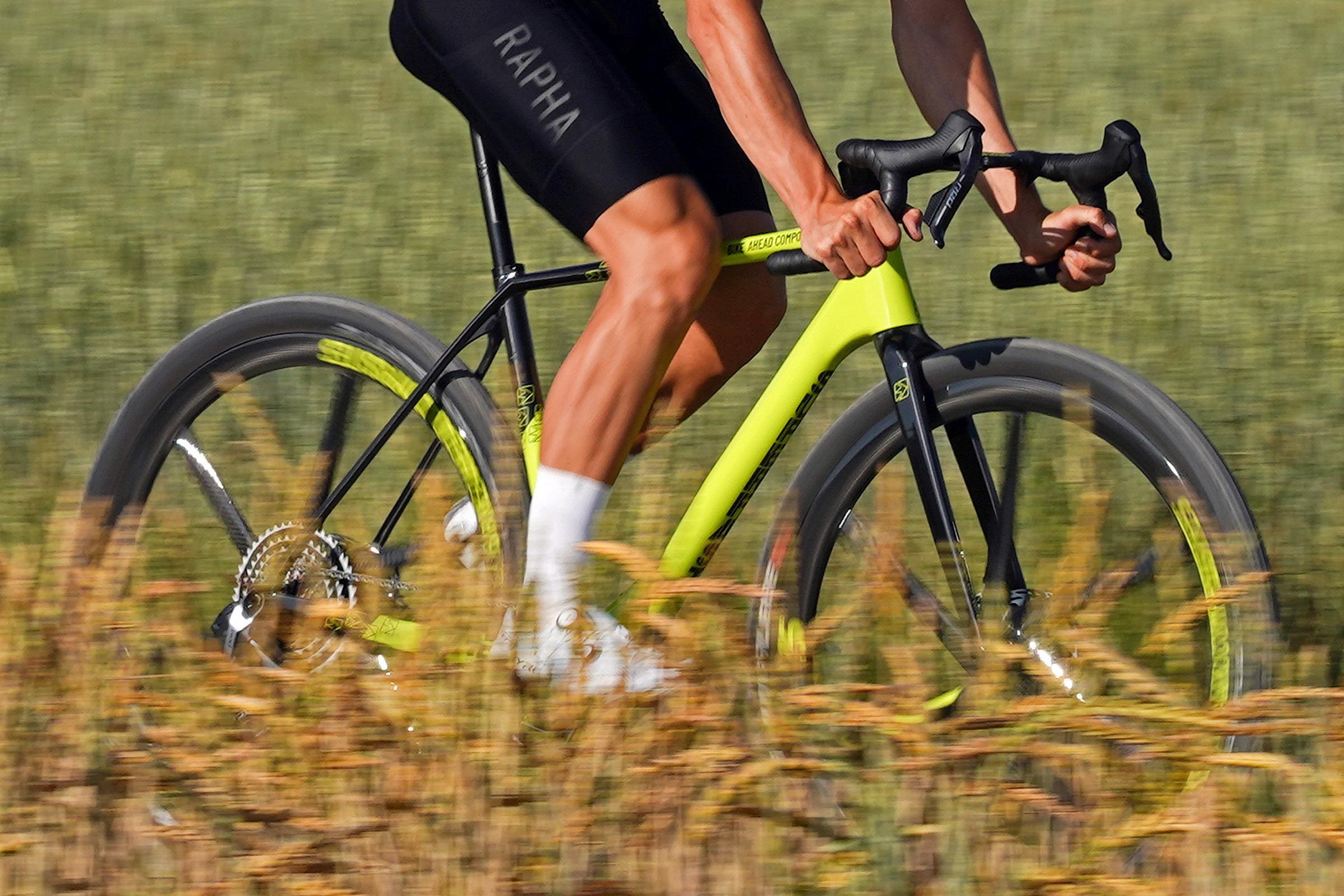 Bike Ahead’s The SuperFast 15 is a 15,000€, <7kg Gravel Race Bike with 6-Spoke Wheels