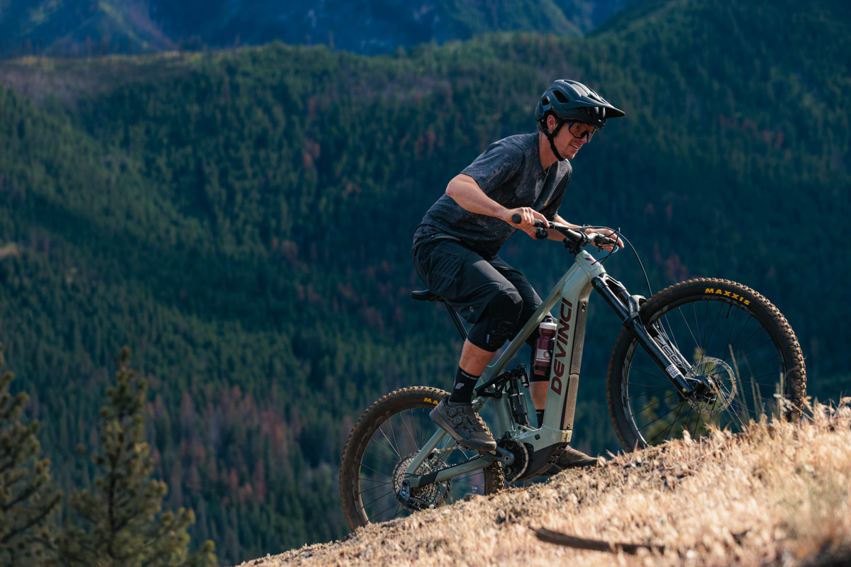 Devinci E-Spartan, rytter, klatring