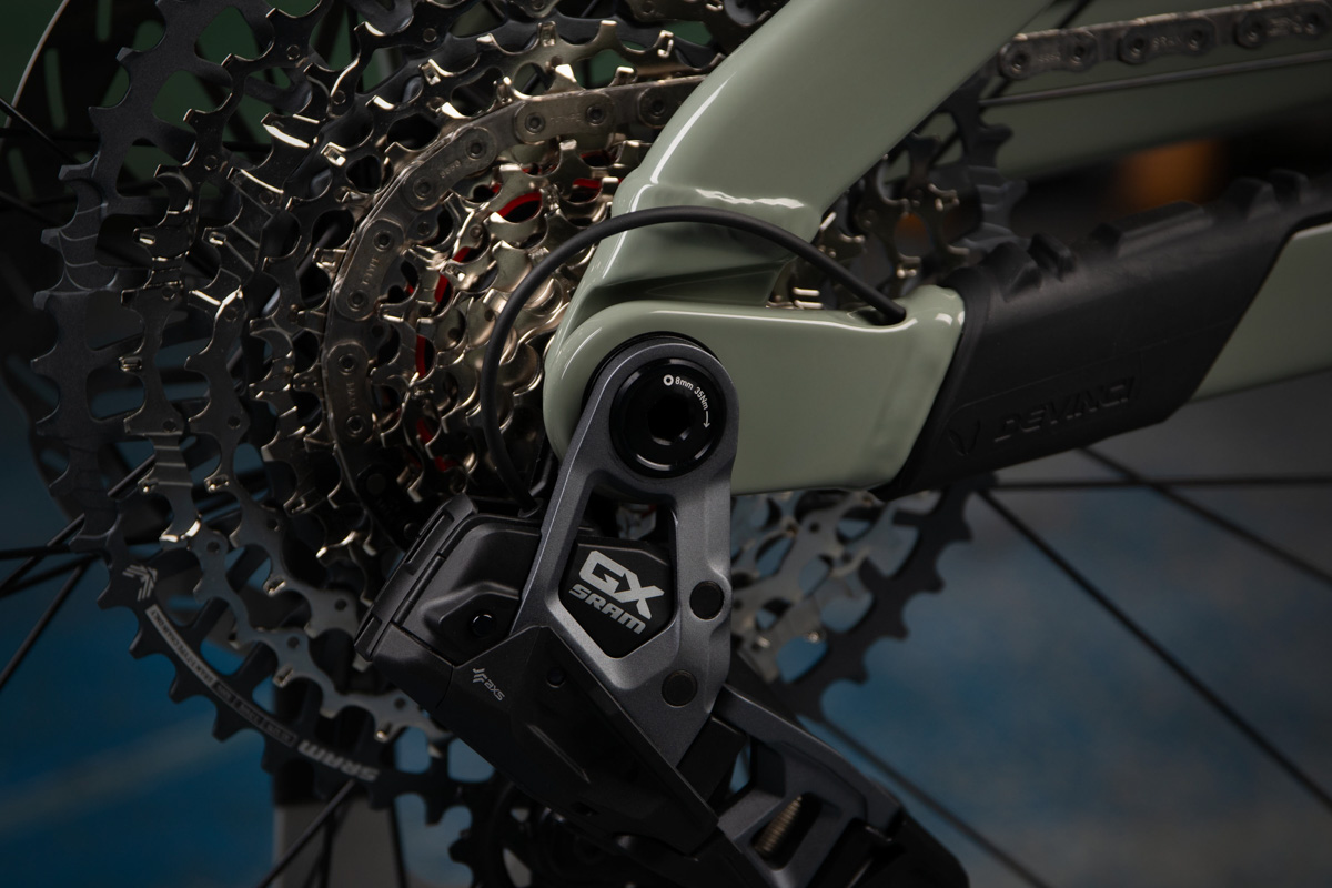 Devinci E-Spartan, kablet skifter
