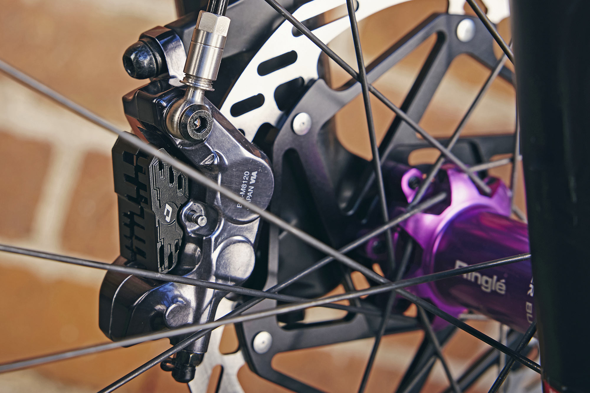 Jagwire ventilerede Elite Aero Fin semi-metalliske, grafen-backed skivebremseklodser, indlejrede finne detaljer