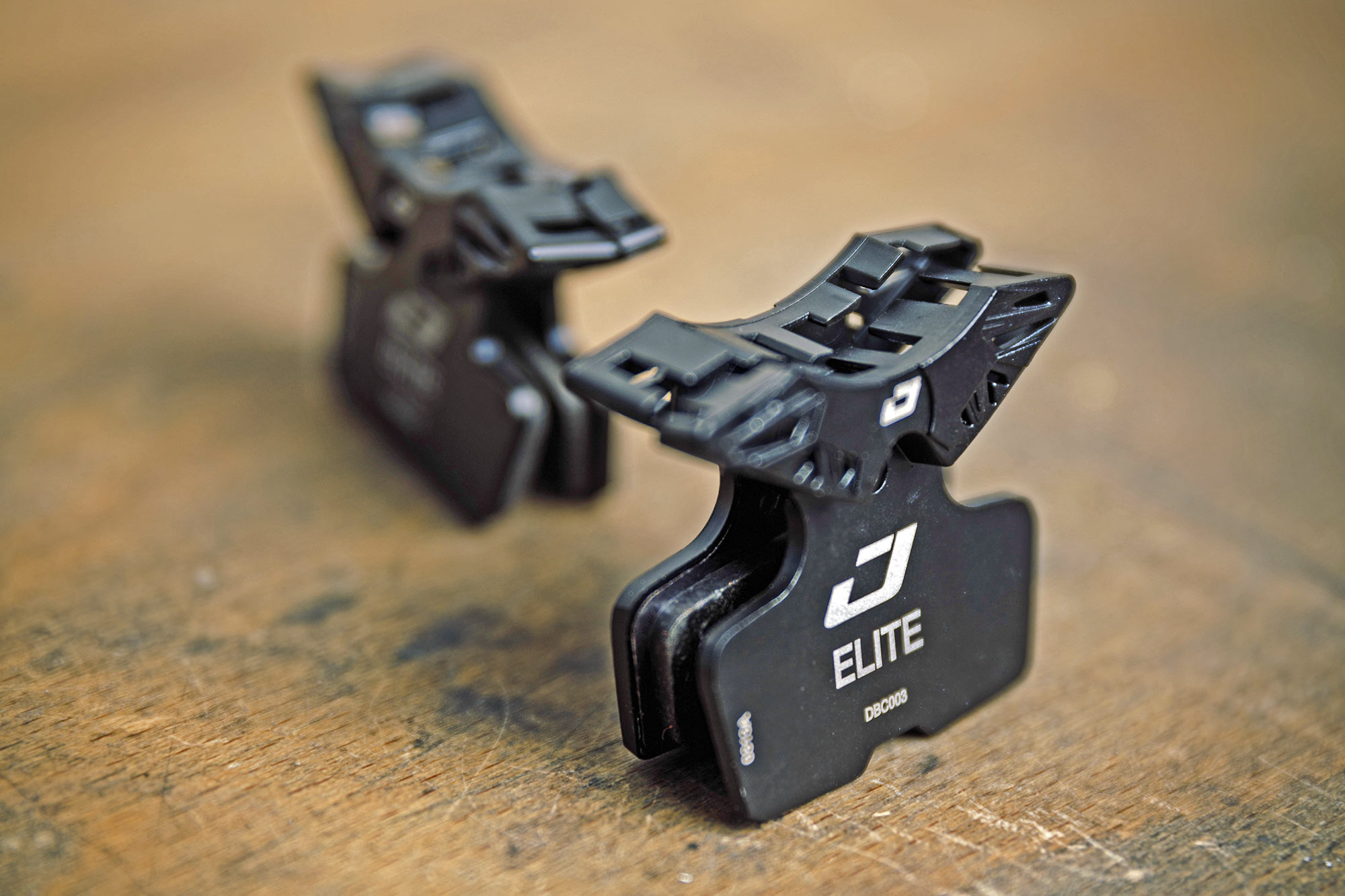 Jagwire ventilerede Elite Aero Fin semi-metalliske, grafen-backed skivebremseklodser