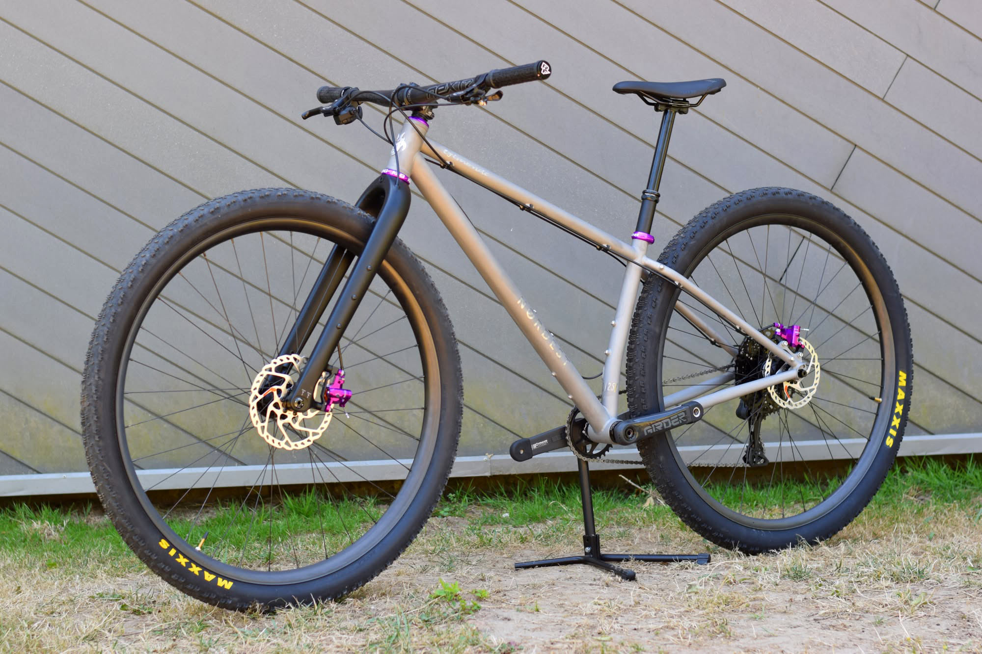 Nordest Gimonde Ti 32" specialfremstillet på bestilling til en overkommelig brugerdefineret titanium downcountry MTB hardtail, ikke-driveside