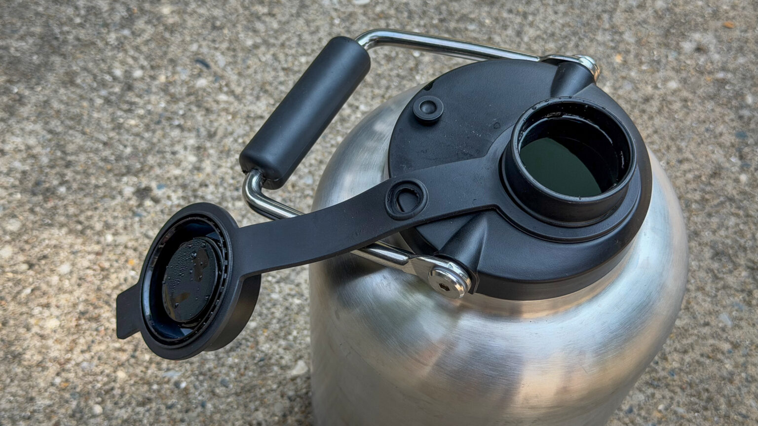 RTIC Outback insulated 1 gallon jug review lid