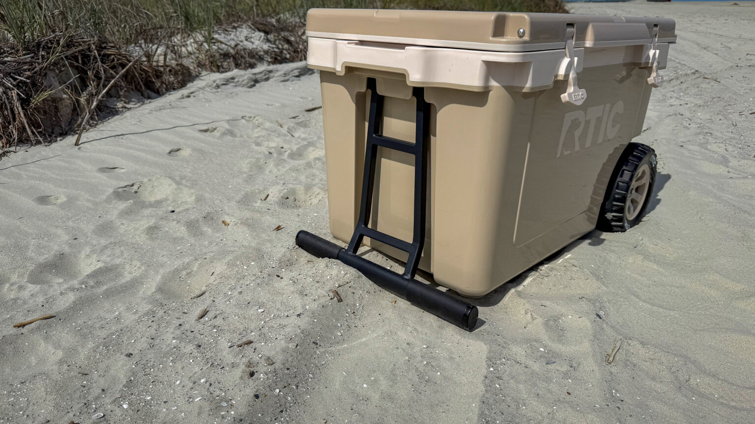 RTIC 54 qt wheeled cooler handle