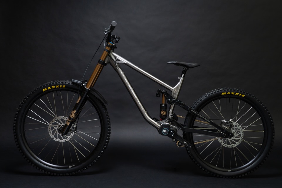Titanium Frame, Gearbox, Mid- Or High-Pivot, the Vampire Bikes Ripperatti is Built Different