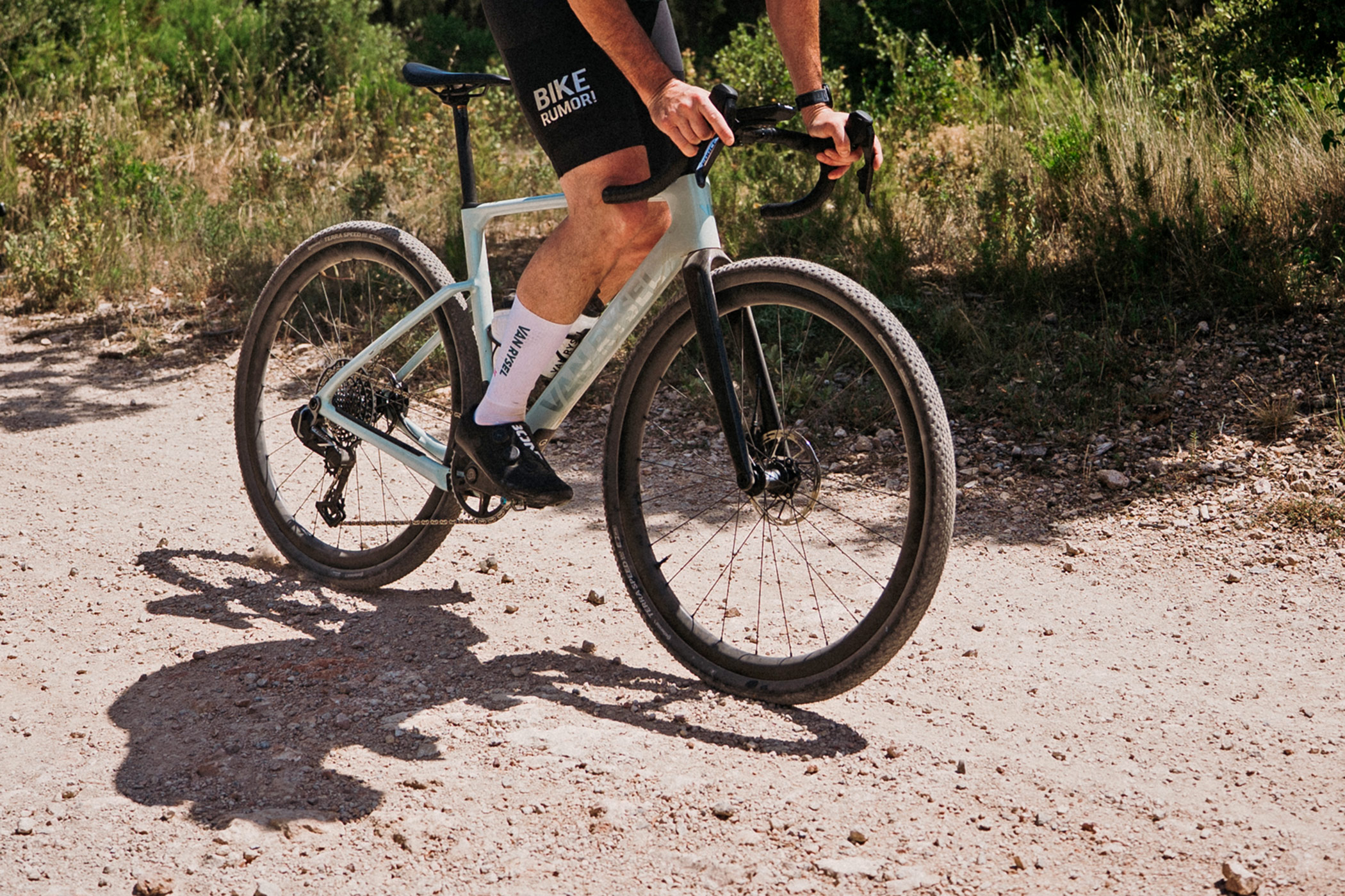 Van Rysel’s 2 Affordable Carbon Gravel Bikes: RCR-G To Race & EDR-G For Everything Else!