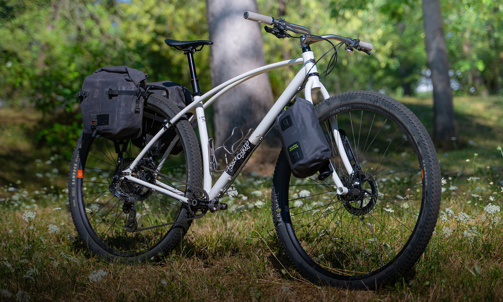 32"-ready Old Man Mountain Divide bikepacking rack on Black Sheep Speedster