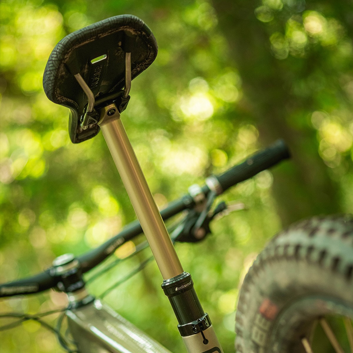 rear view of the Intend Elevator dropper mounted on a mountain bike.