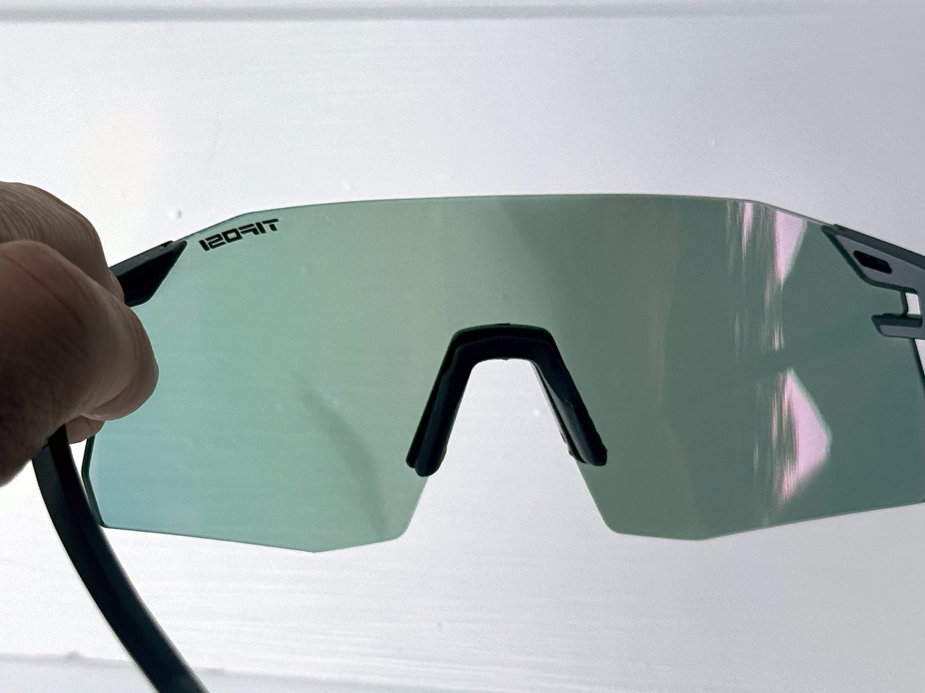 darkness levels of tifosi clarion pink photochromic sunglass lenses.
