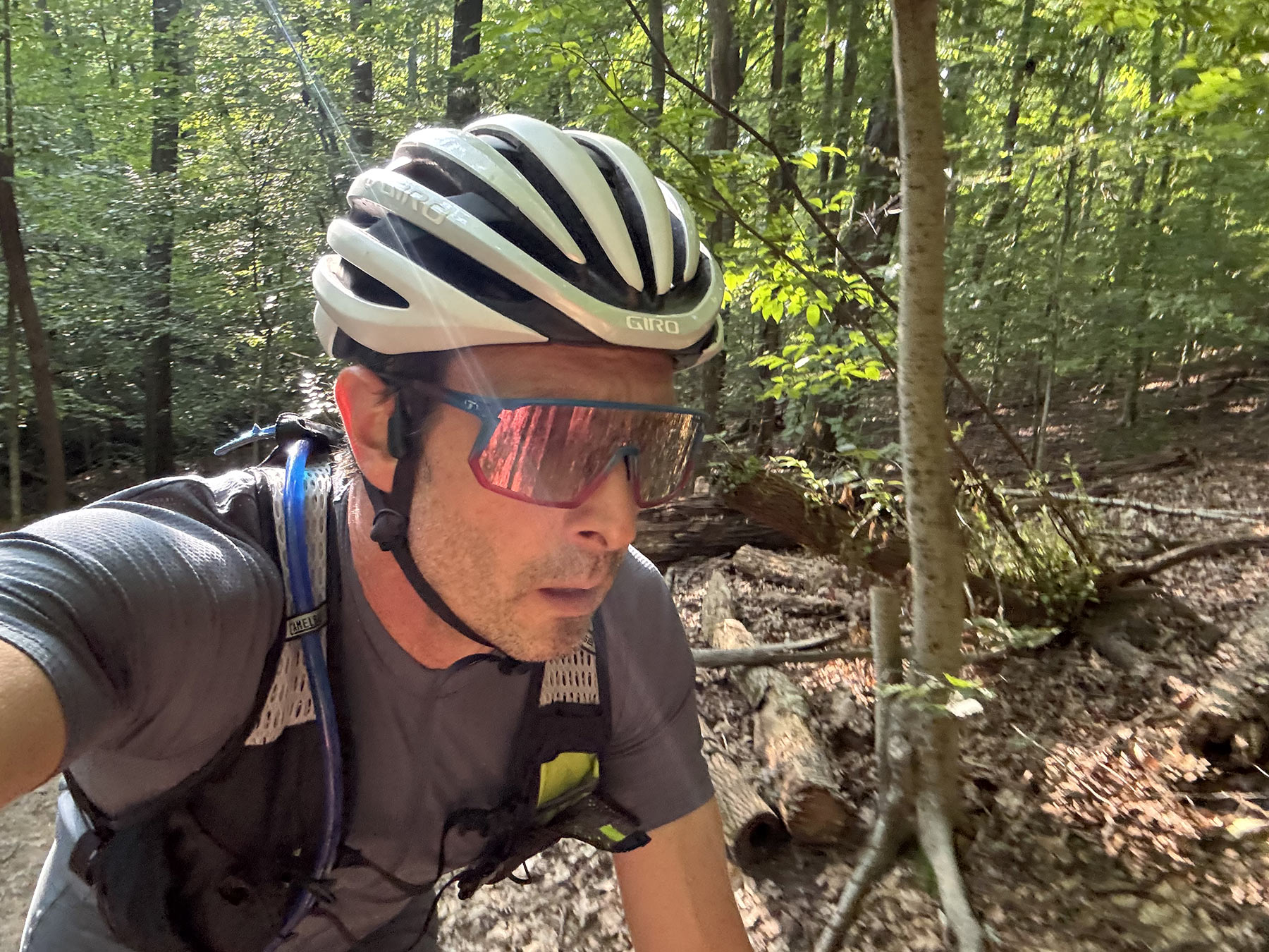 cyclist wearing tifosi moab sunglasses.