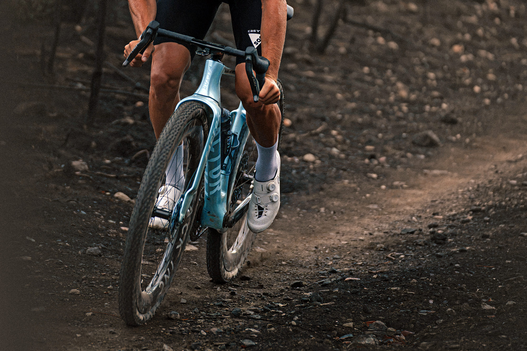 All-new Factor Elara fat-tire aero gravel race bike: wide aerodynamic desing