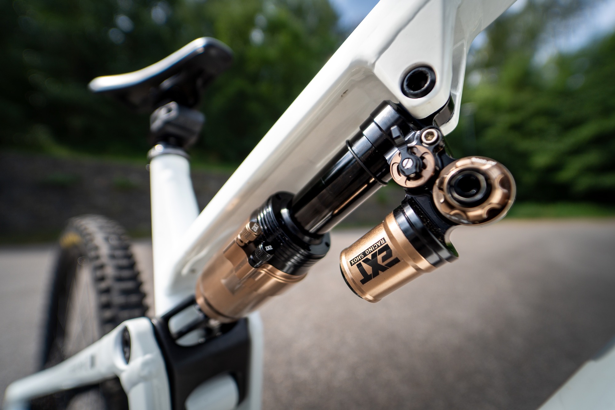 the Aria V2 shock on a trail/enduro bike viewed from a front angle.