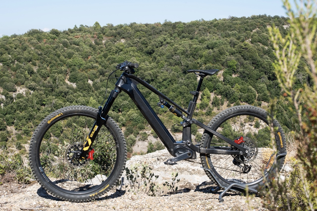 Eiros Builds a 41lb, Full-Power, Full-Carbon Enduro eMTB with Big Battery for $22k