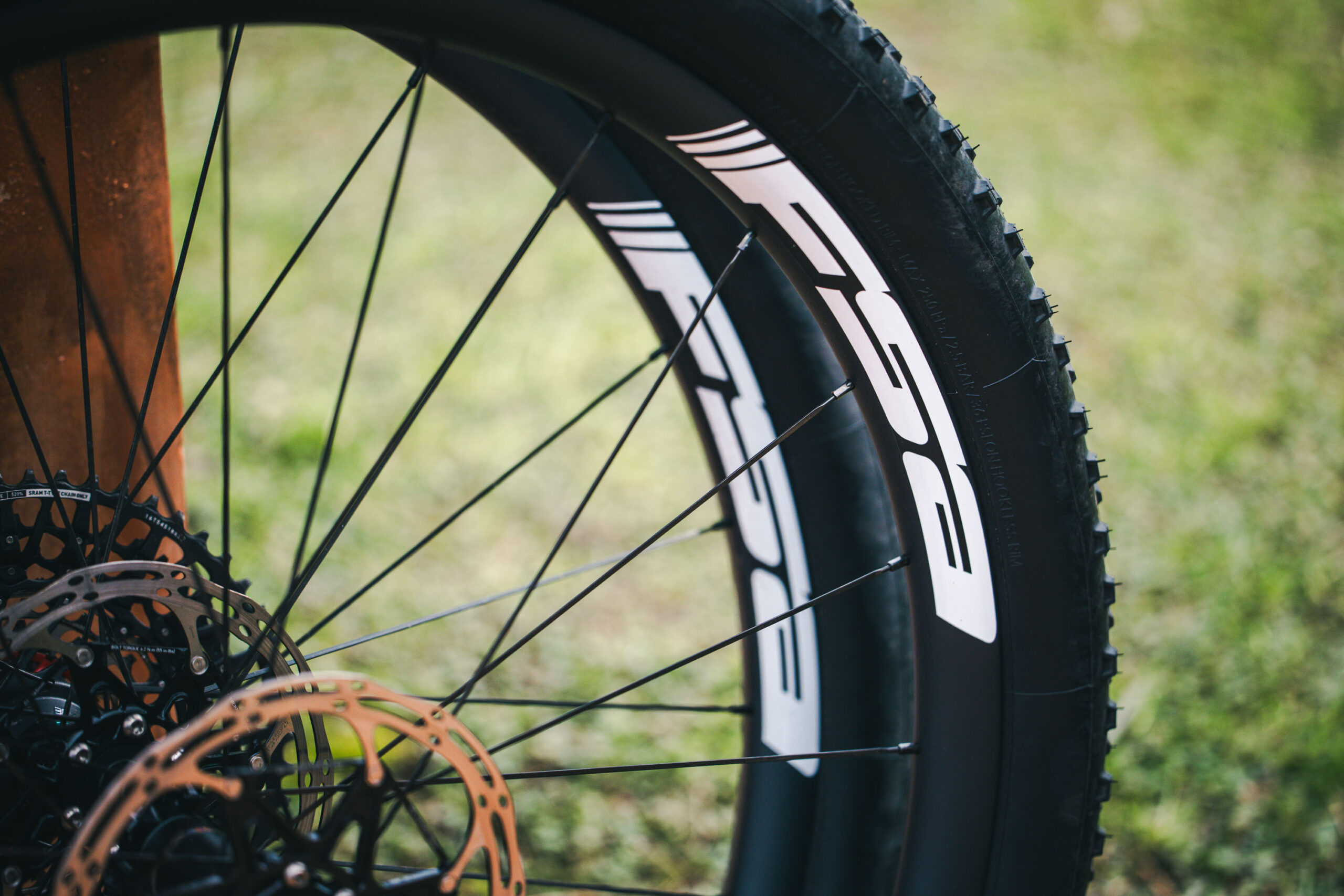 FSA KFX i30 Wheelset behind the scenes pair