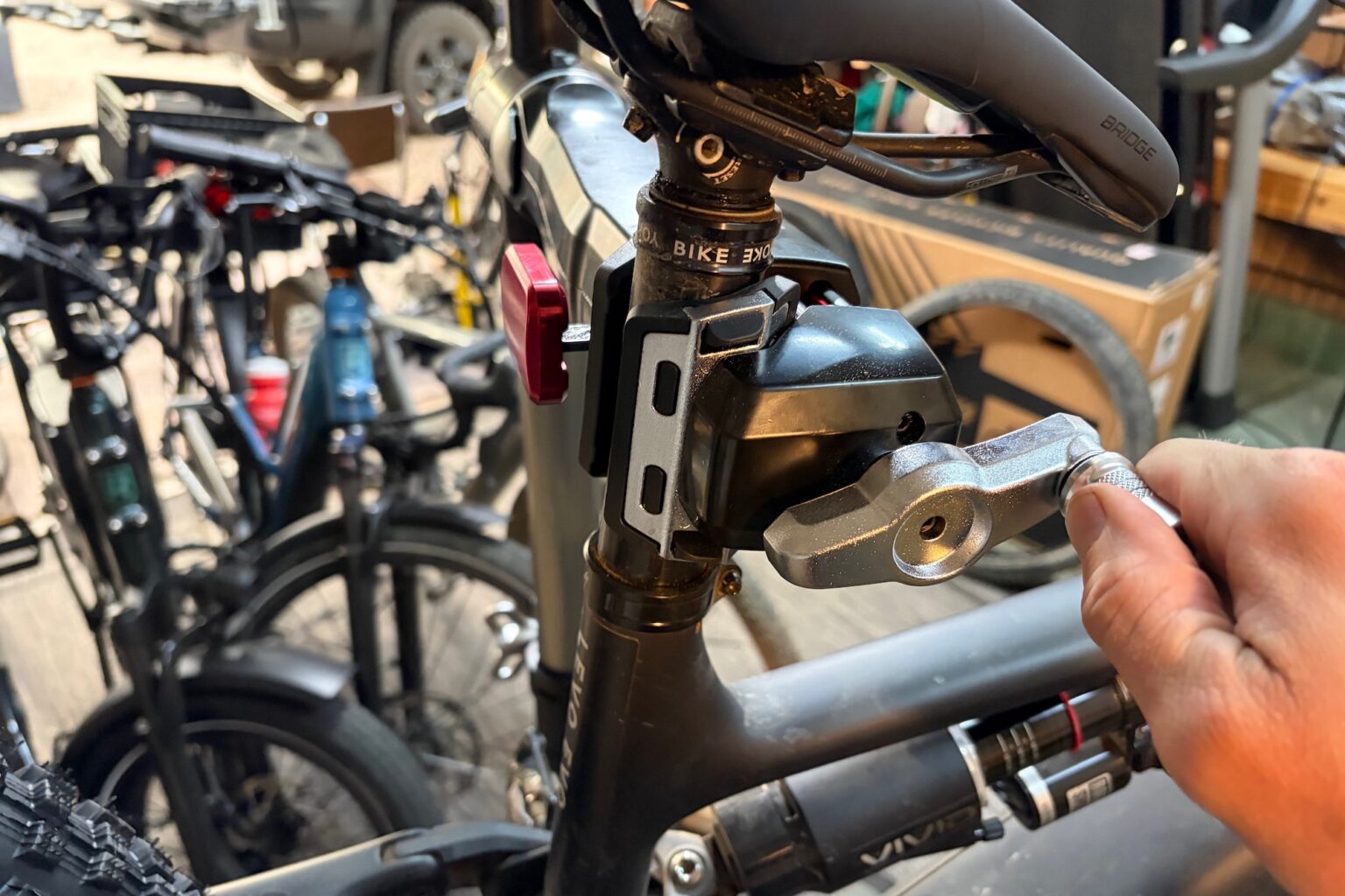 tightening the Spinner Knob on the Pro Air Lift's clamp.