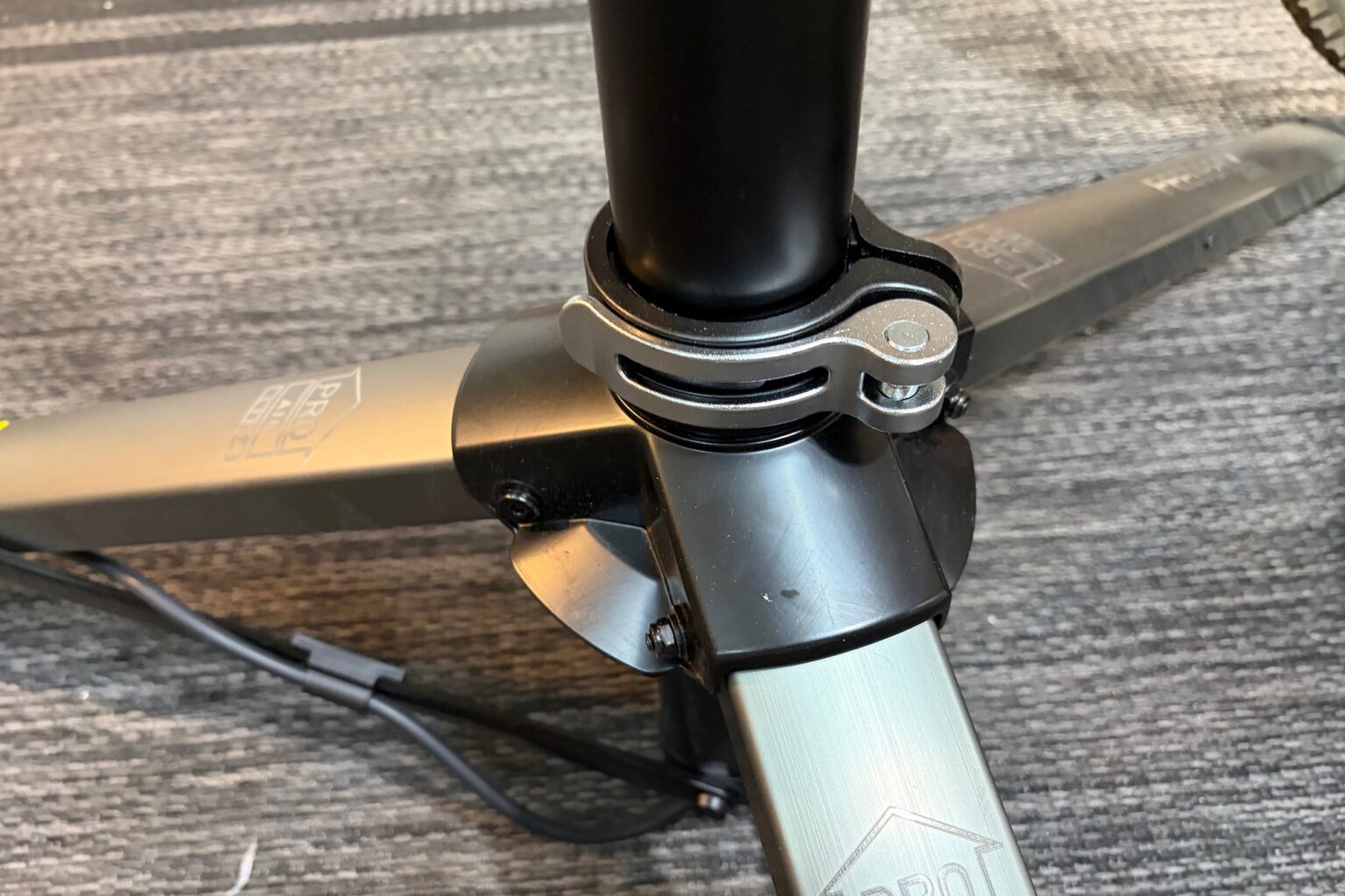 the metal quick-release lever on the Pro Air Lift repair stand