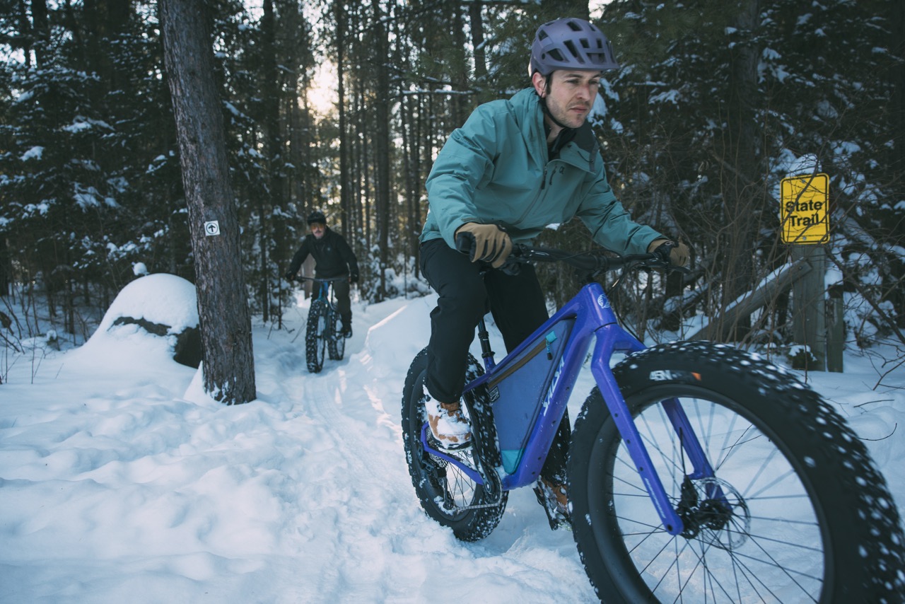 Salsa Cycles New Beargrease Fat Tire Bike dos riding snow