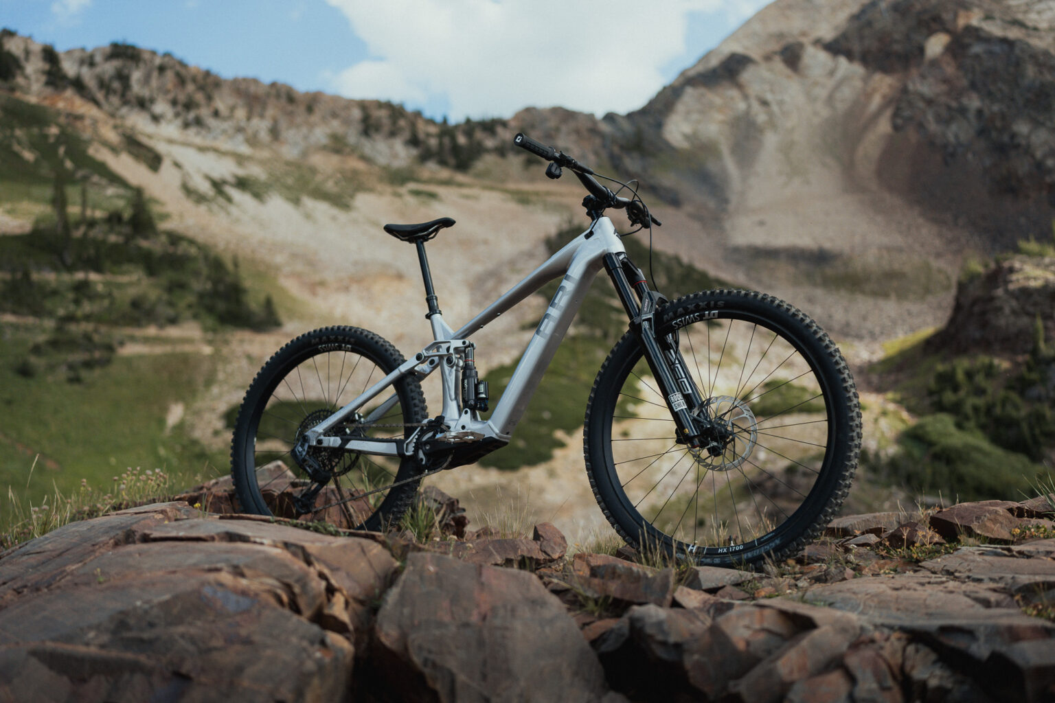 Ari Bikes Wire Peak 3.0 eMTB Combines Avinox M2S Motor with Pricing Starting at $5k