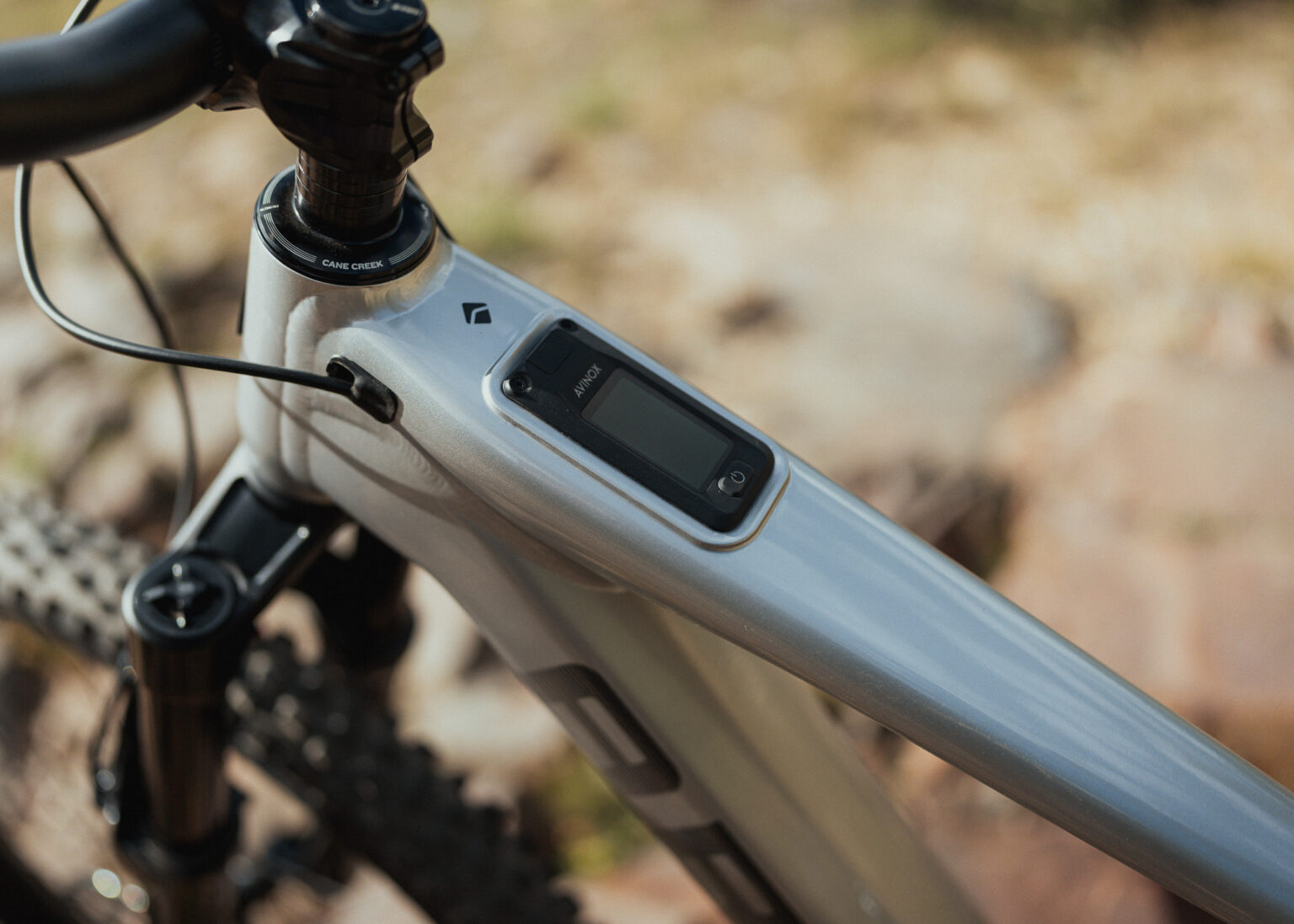 Ari Wire Peak 3.0 top tube
