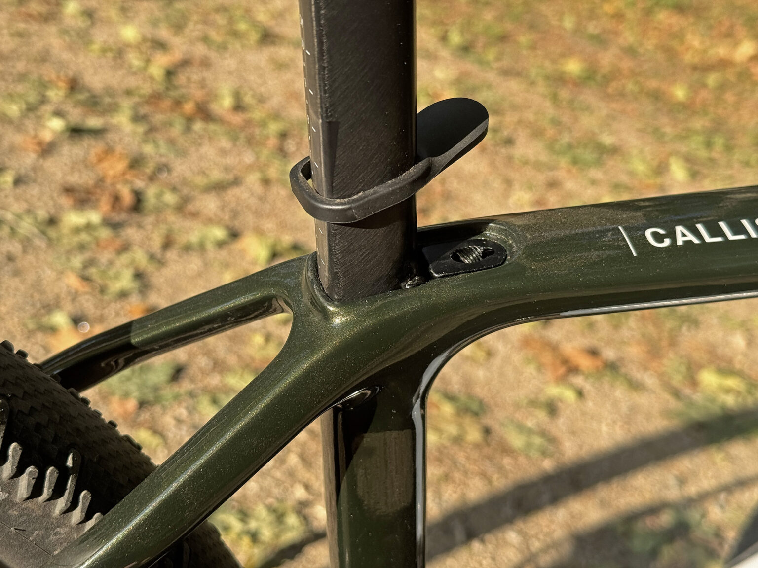 2026 Avona Callis 32 First Rides Review: quick handling 32" carbon gravel bike; D-shaped seatpost