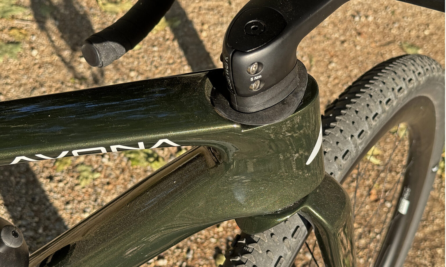 2026 Avona Callis 32 First Rides Review: quick handling 32" carbon gravel bike; integrated headtube & fork crown