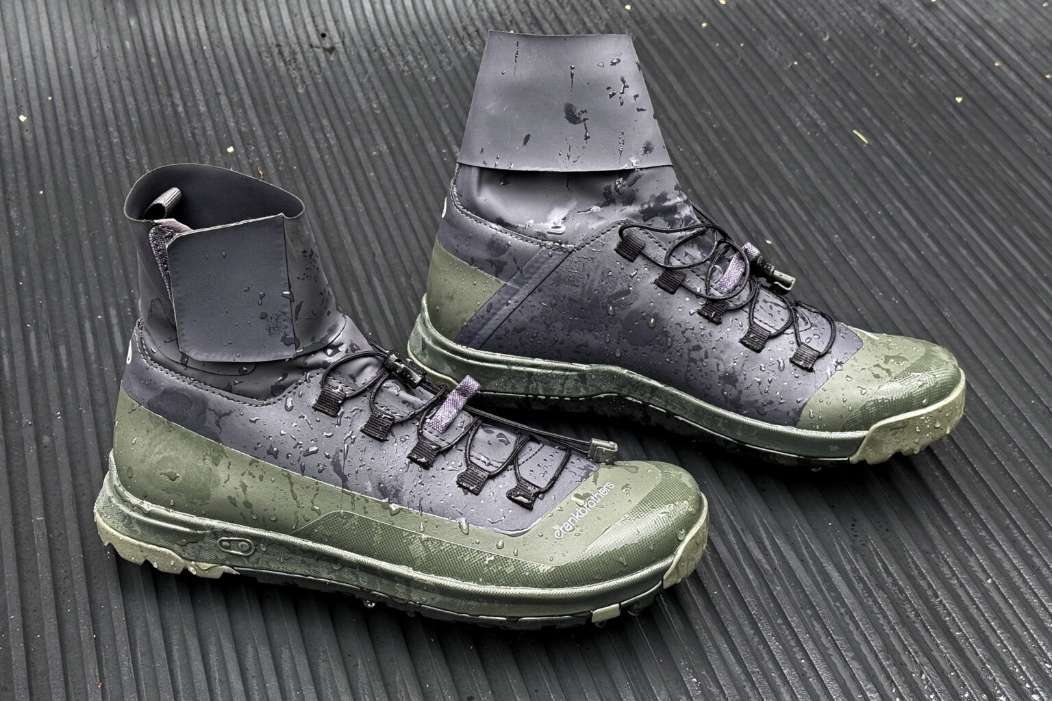 First Ride: Crankbrothers Mallet/Stamp Trail Speed Lace Seal Shoes Actually Keep Feet Dry