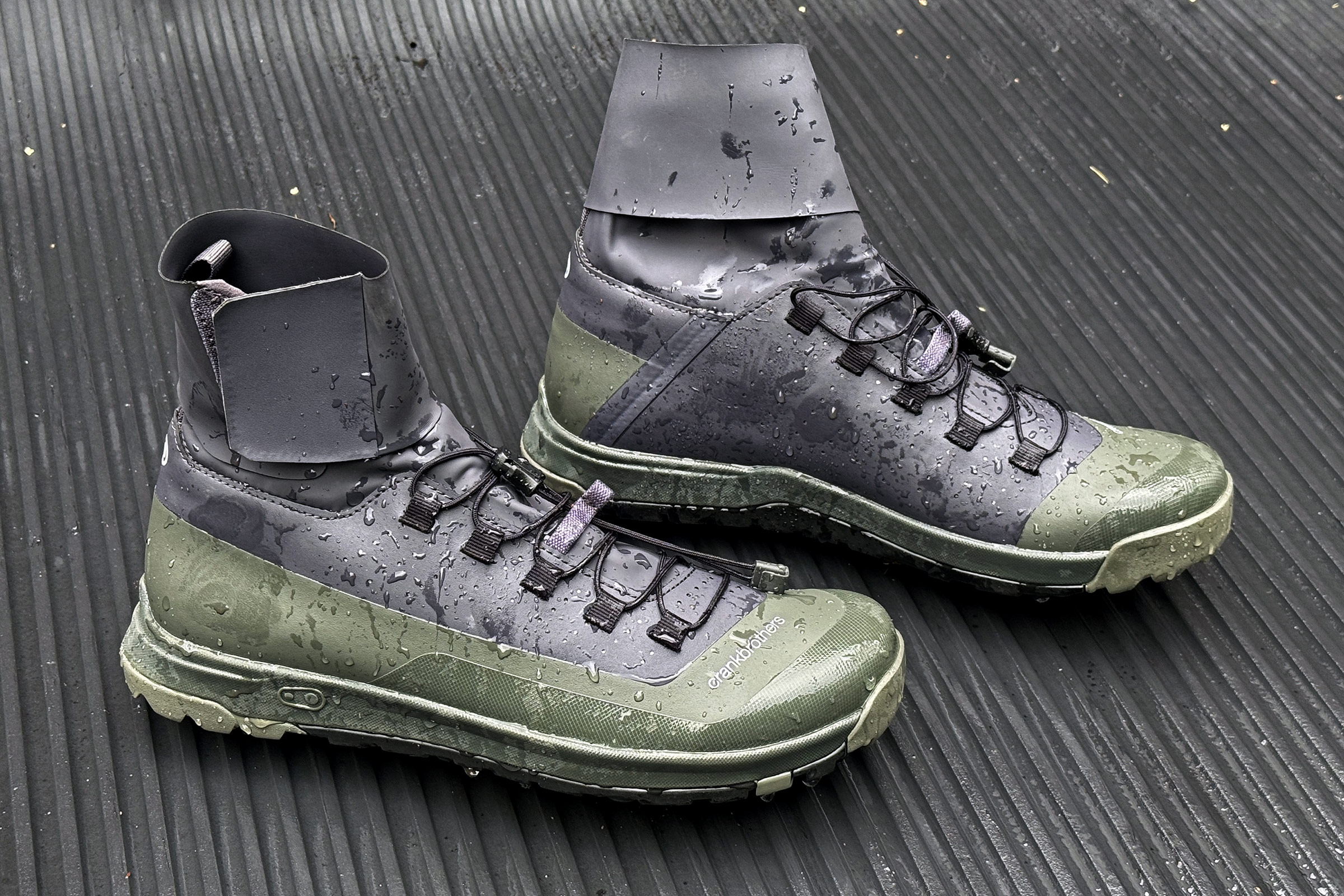 First Ride: Crankbrothers Mallet/Stamp Trail Speed Lace Seal Shoes Actually Keep Feet Dry