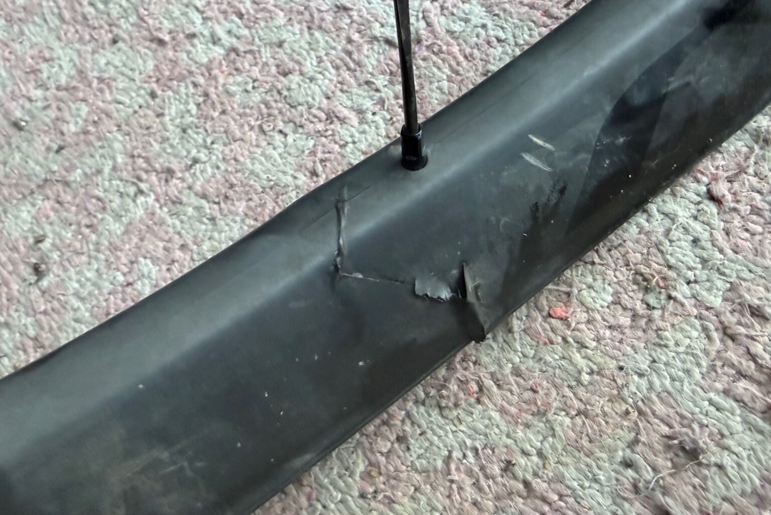  side view of the crack in the Control SL rim that wouldn't hold air