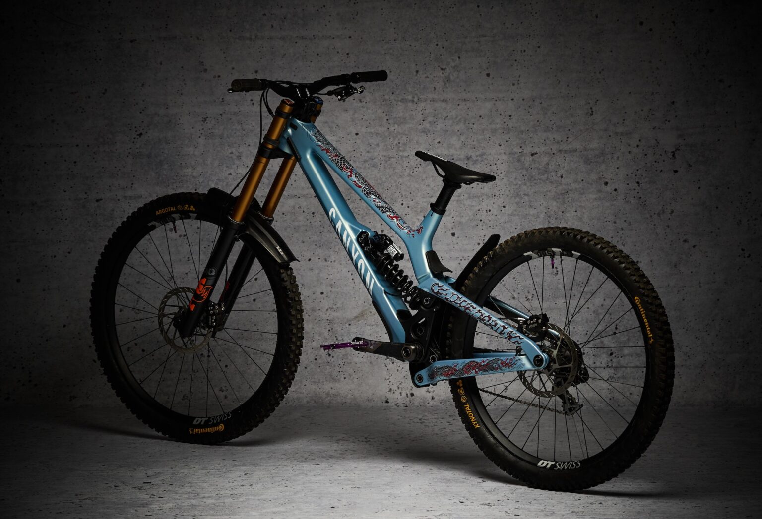 a downhill bike with the DyedBro Neo dragon frame kit