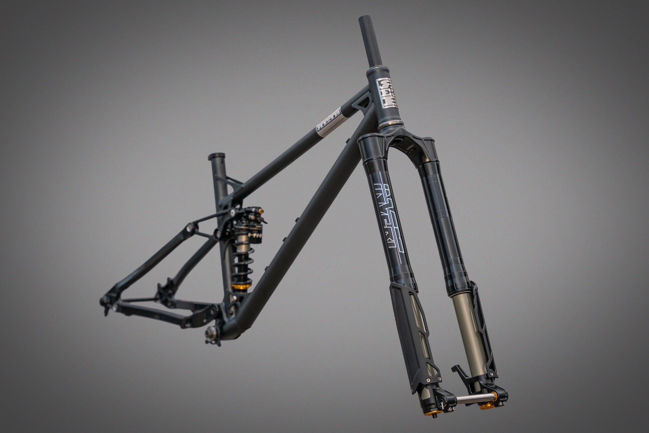 REEB and Cane Creek Announce Limited Edition STEEZL x Invert Enduro Chassis Kit