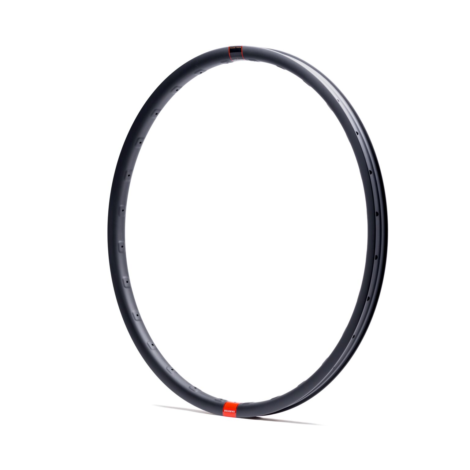 studio image of the Reserve 32-inch 30| XC rim