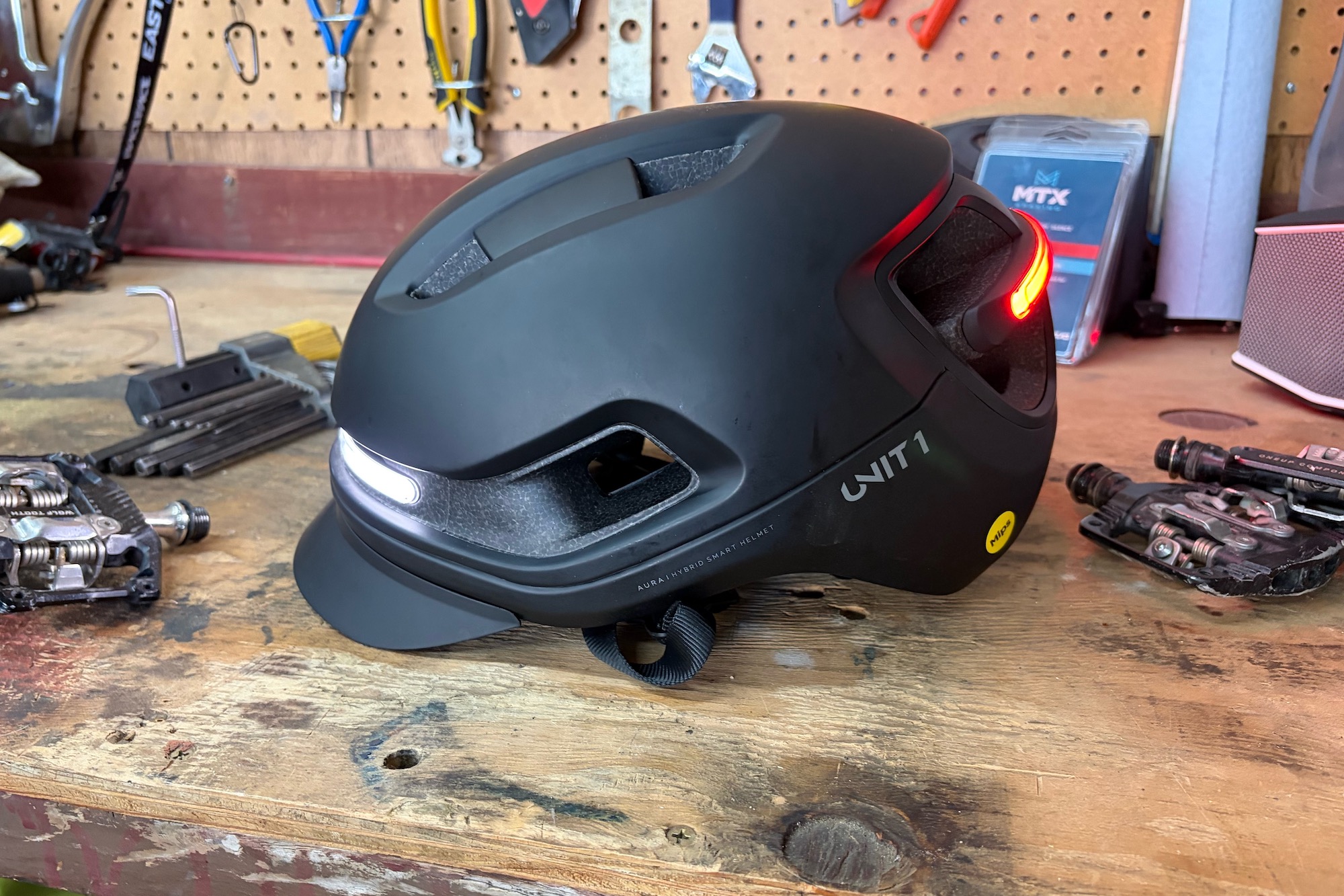 Unit 1 Aura Review: Definitely the “Smartest”, Arguably the Safest Helmet I’ve Worn