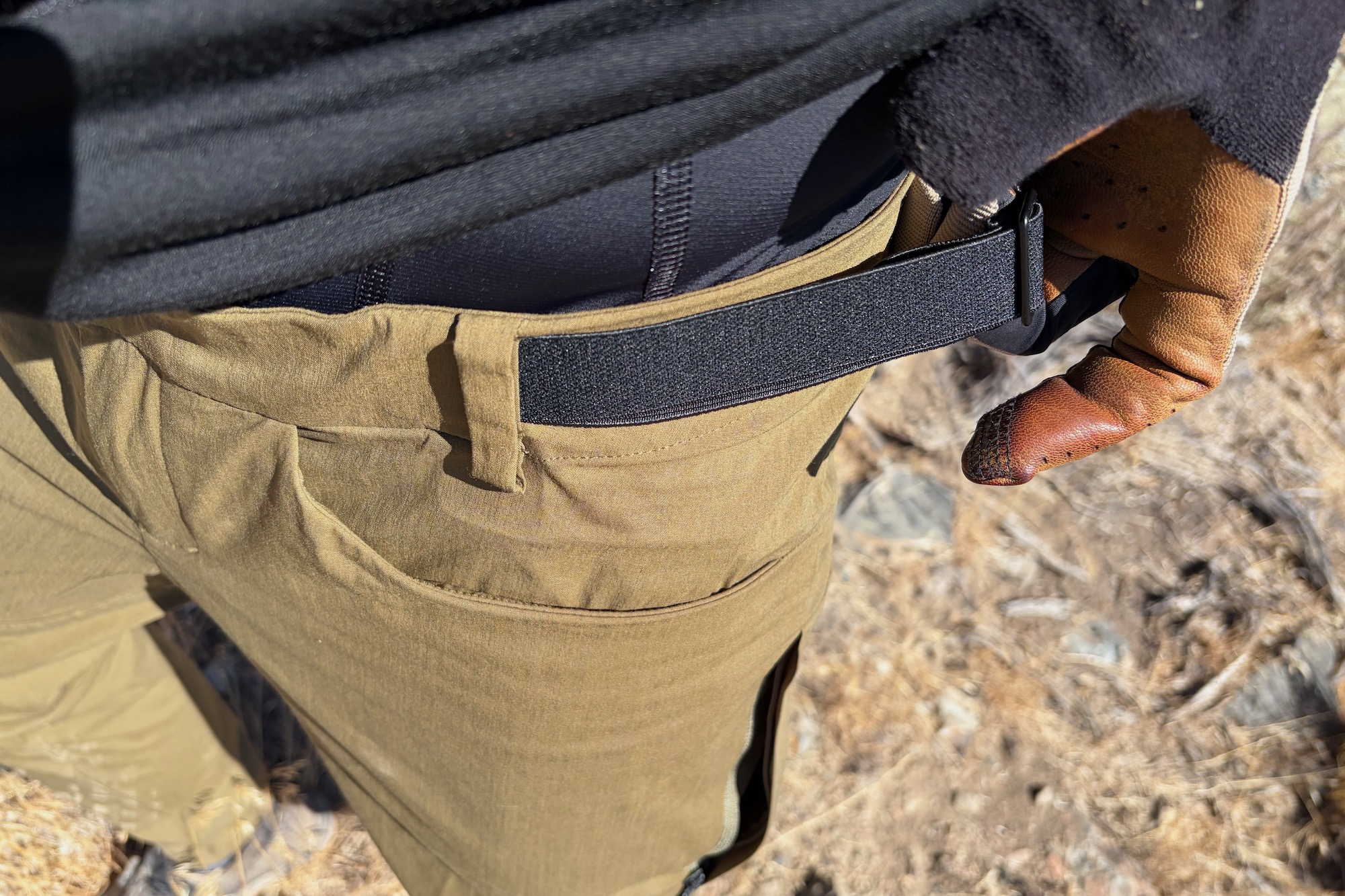 the elastic waist adjusters on the mons Royale Diversion pants